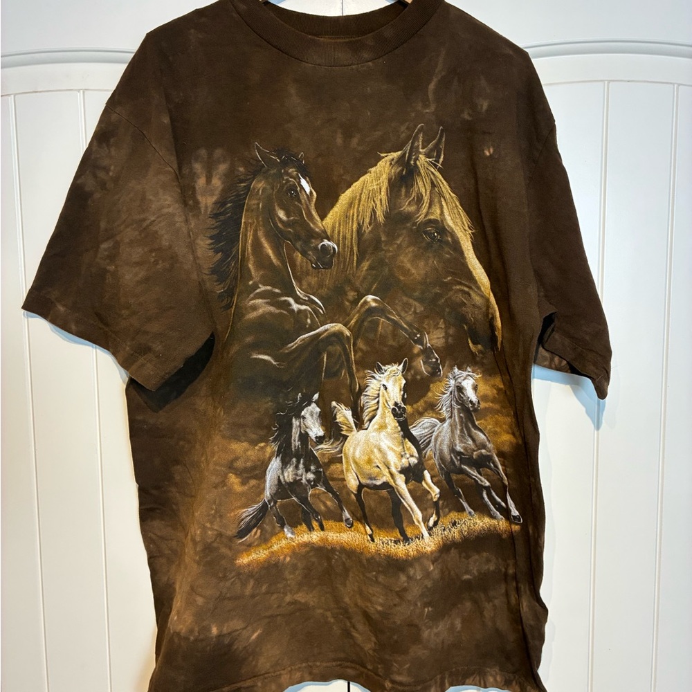 The Mountain Brown Horse Herd Graphic Tee Size L